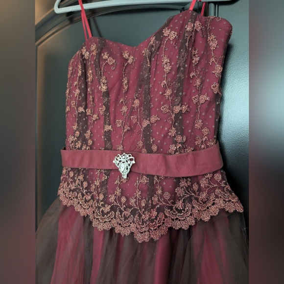 Blondie Nites Burgundy and Red Formal Dress - Picture 5 of 6